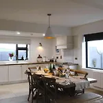 Willow Cashel- Rock View-sleeps 8 Guests-spacious- Cosy *