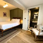 Willow Cashel- Rock View-sleeps 8 Guests-spacious- Cosy 度假居 *