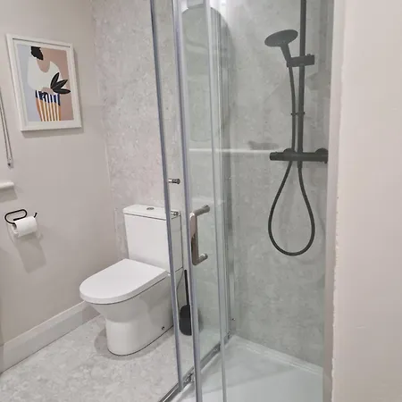 Willow Cashel- Rock View-sleeps 8 Guests-spacious- Cosy Holiday home *