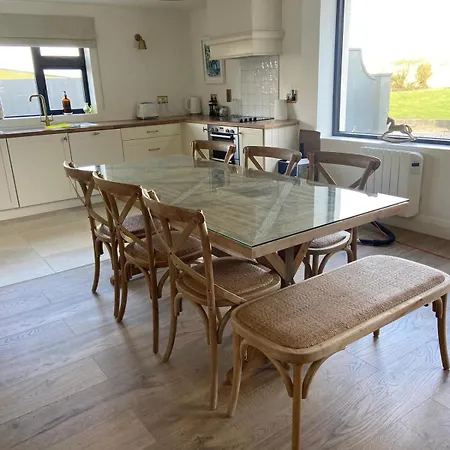 Willow Cashel- Rock View-sleeps 8 Guests-spacious- Cosy Cashel (Tipperary)