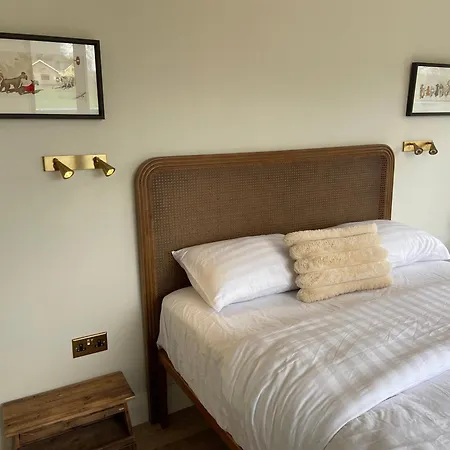 Willow Cashel- Rock View-sleeps 8 Guests-spacious- Cosy 卡舍尔