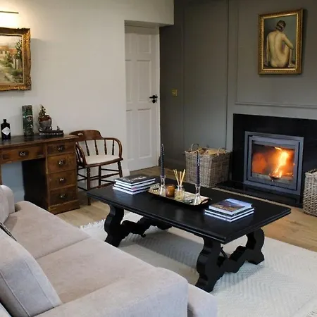 Willow Cashel- Rock View-sleeps 8 Guests-spacious- Cosy Cashel (Tipperary)