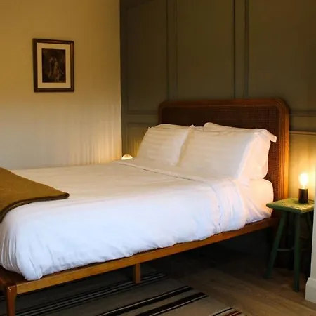 Willow Cashel- Rock View-sleeps 8 Guests-spacious- Cosy Holiday home