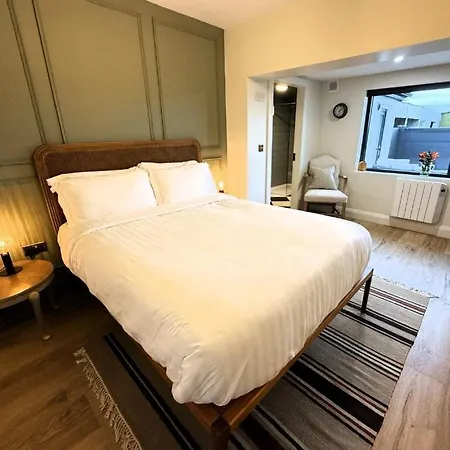 Willow Cashel- Rock View- 4 Bedrooms, 4 Bathrooms- Cosy Nyaraló Cashel