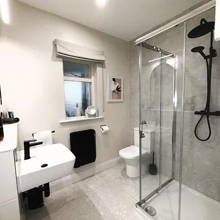 Willow Lodge Cashel- Rock View- 4 Bedrooms, 4 Bathrooms- Cosy Lodge Σπίτι διακοπών