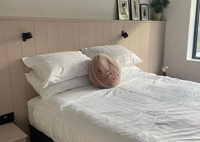 別荘 Willow Cashel- Rock View-sleeps 8 Guests-spacious- Cosy キャッシェル