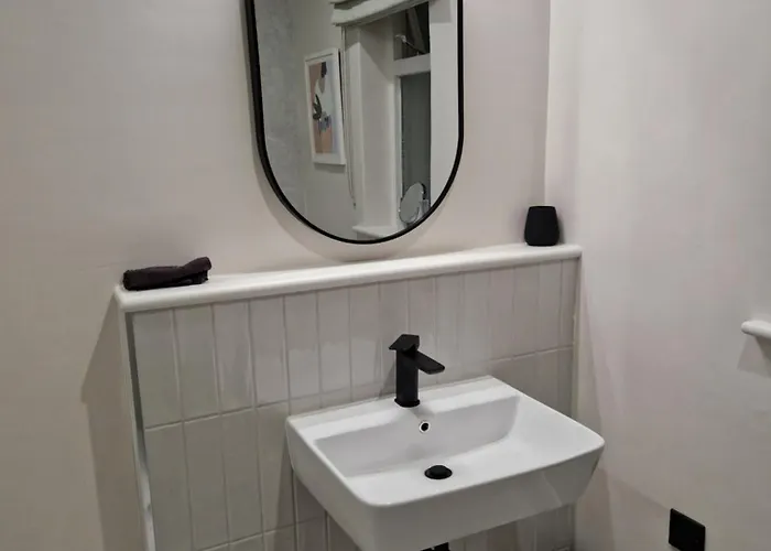 Willow Cashel- Rock View-sleeps 8 Guests-spacious- Cosy *