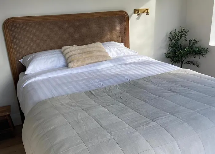 Willow Cashel- Rock View-sleeps 8 Guests-spacious- Cosy Cashel (Tipperary)