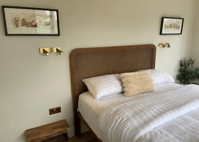 Willow Cashel- Rock View-sleeps 8 Guests-spacious- Cosy Cashel (Tipperary)