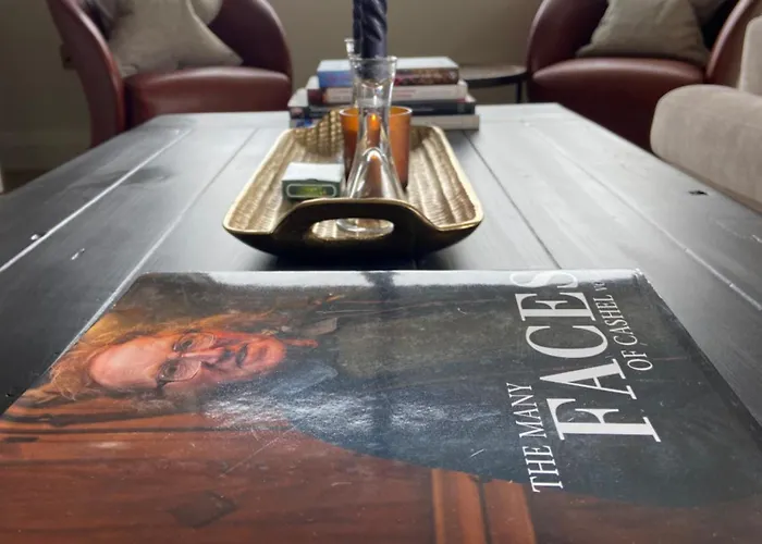 Willow Cashel- Rock View-sleeps 8 Guests-spacious- Cosy *