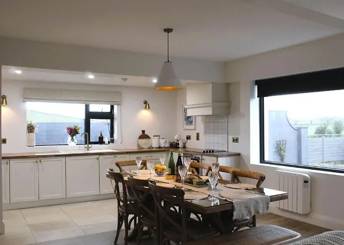 Willow Cashel- Rock View-sleeps 8 Guests-spacious- Cosy *