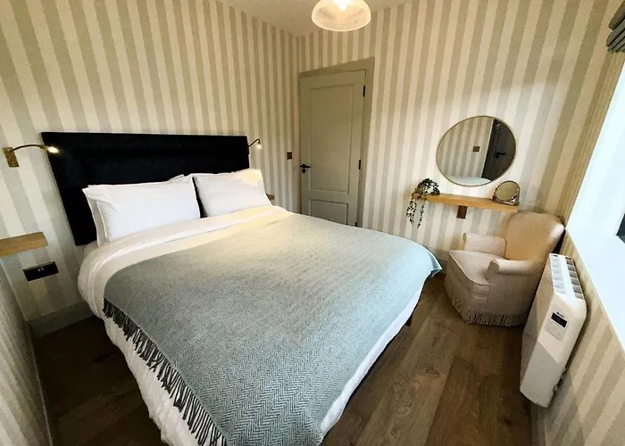 Willow Cashel- Rock View-sleeps 8 Guests-spacious- Cosy Cashel (Tipperary)